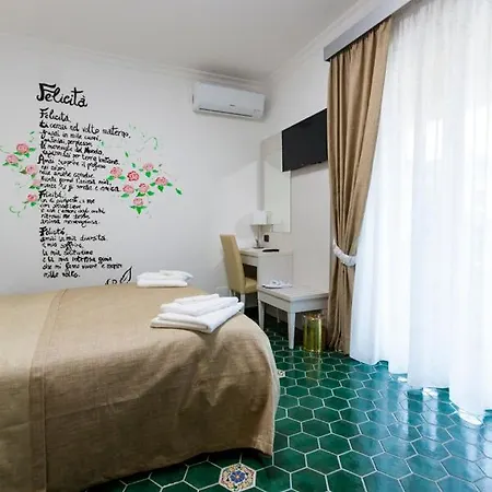 ベッド・アンド・ブレックファスト Na' Poesia Di Charme 4*